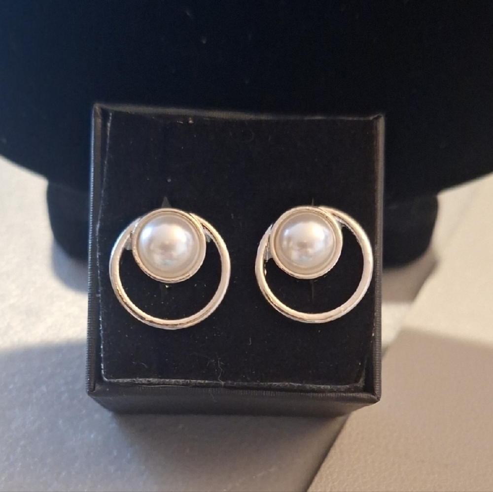 Elegant Silver Pearl Clip On Earrings